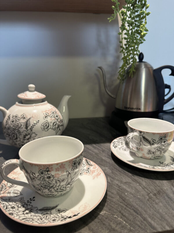 London Tea Set